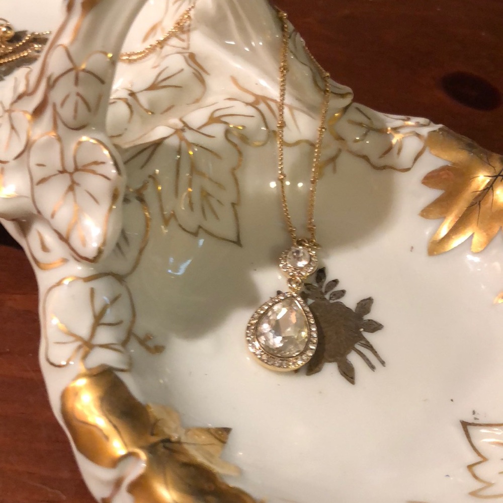 Dainty Teardrop W/ chain